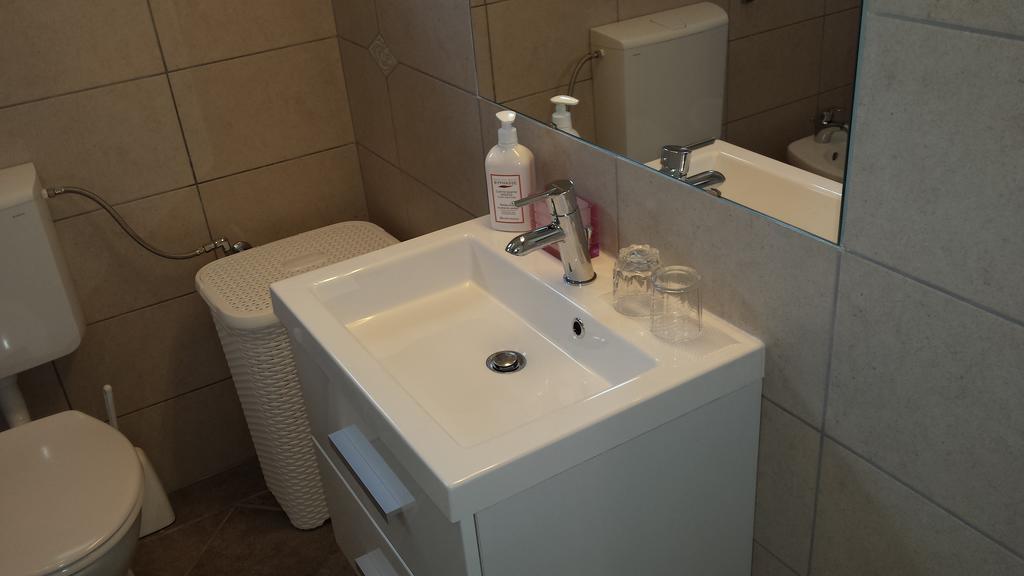Abba Apartment Sveti Lovreč Pazenatički Zewnętrze zdjęcie