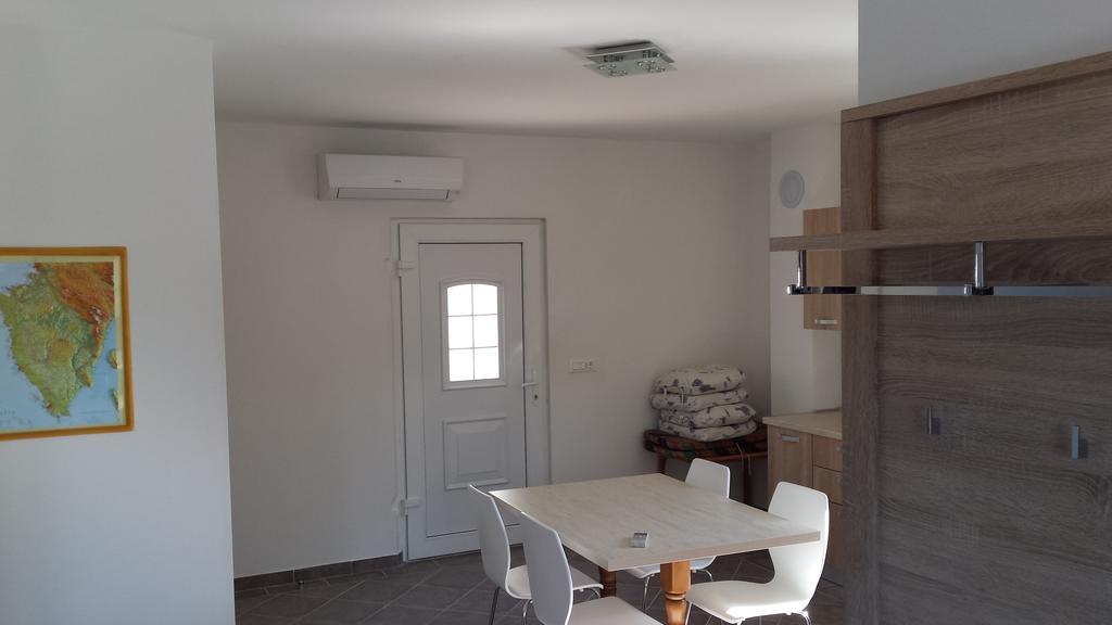 Abba Apartment Sveti Lovreč Pazenatički Zewnętrze zdjęcie