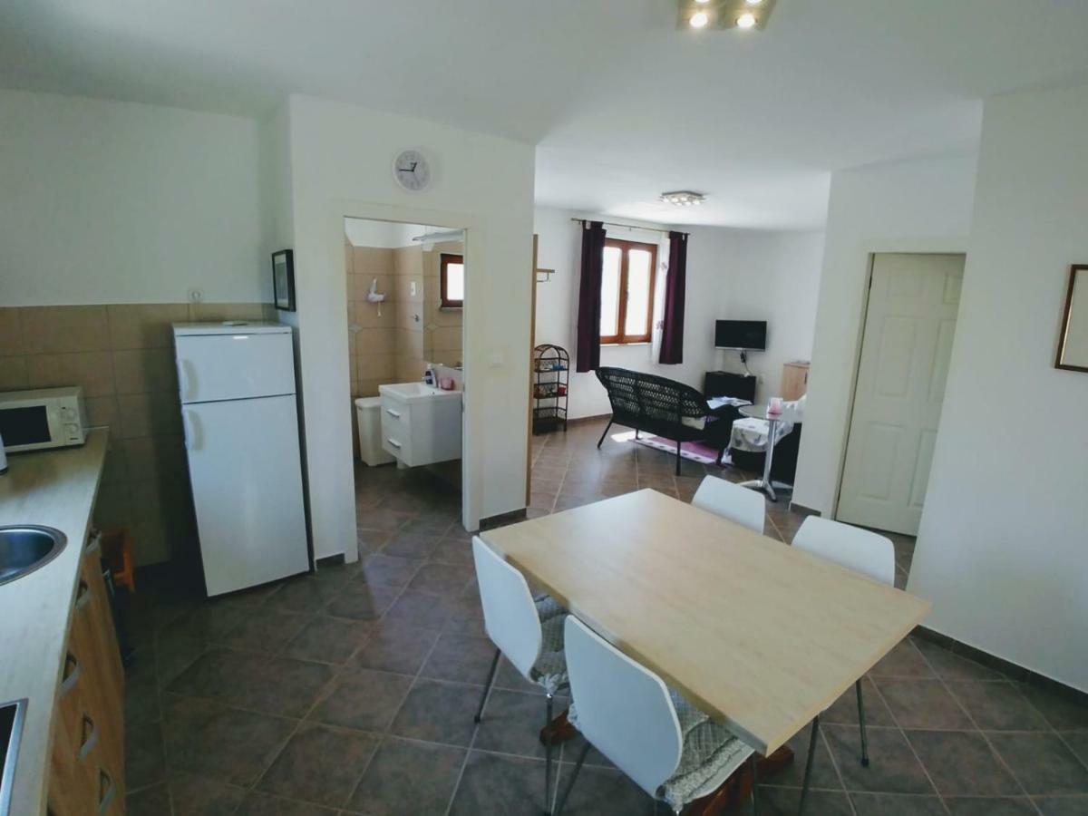 Abba Apartment Sveti Lovreč Pazenatički Zewnętrze zdjęcie